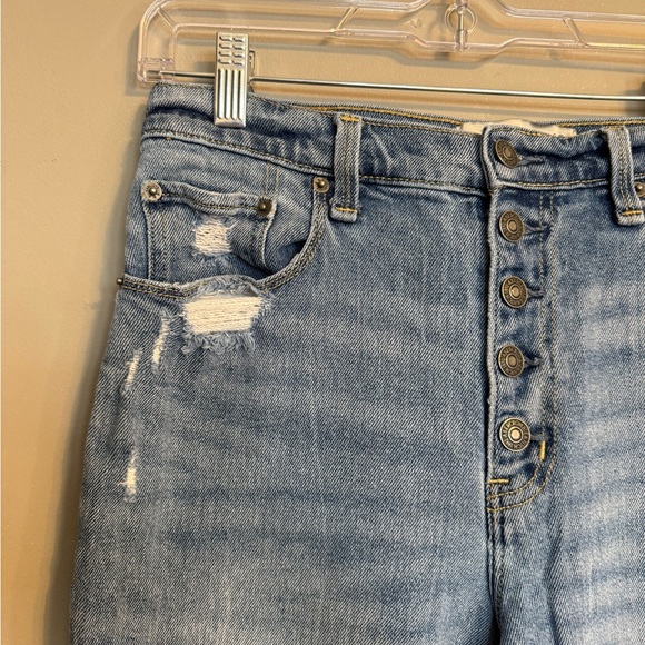 Women’s Abercrombie & Fitch Cropped Mom Distressed Jean with Button Fly - Picture 5 of 10
